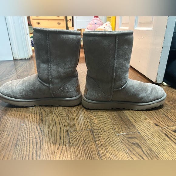 Uggs Classic Short II in Grey - Size 8 - Picture 4 of 12